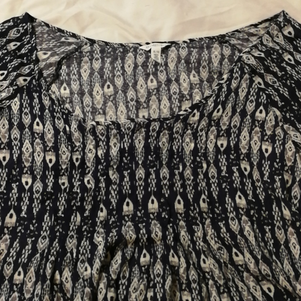 Large neck blouse